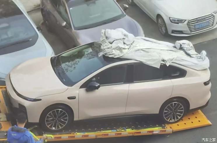 零跑B10/B01领衔 将发布全新D系列 零跑汽车2025新车大爆料