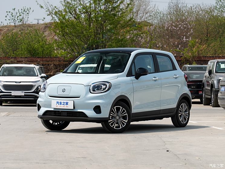 零跑B10/B01领衔 将发布全新D系列 零跑汽车2025新车大爆料