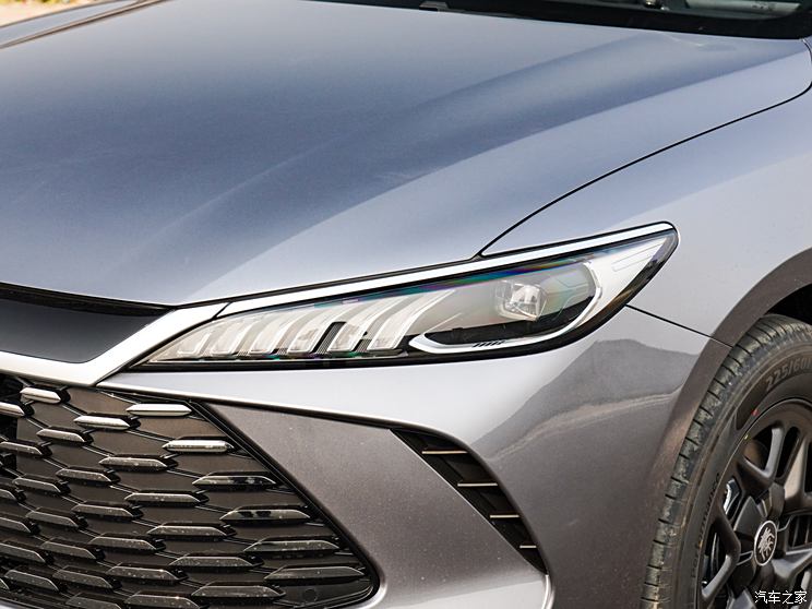 新款比亚迪秦PLUS DM-i/EV智驾版正式上市 售7.98万起 配高阶智驾