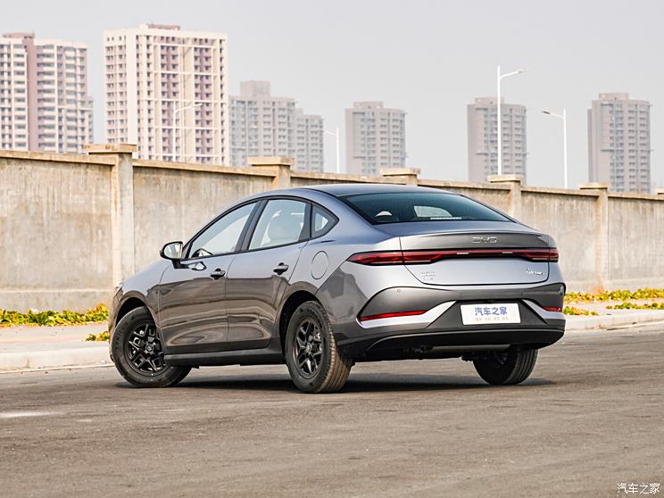 新款比亚迪秦PLUS DM-i/EV智驾版正式上市 售7.98万起 配高阶智驾