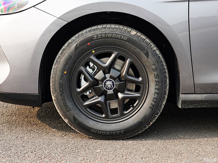 新款比亚迪秦PLUS DM-i/EV智驾版正式上市 售7.98万起 配高阶智驾