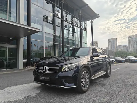 十年老友价，12万喜提蓝色奔驰GLC，这波不亏？