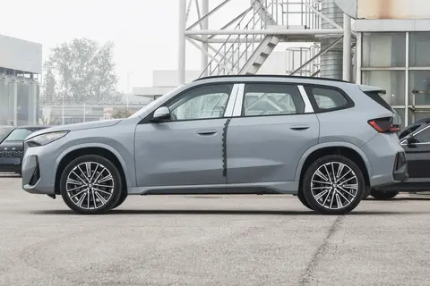 宝马X1双版本怎么挑？3.3万差价花得值不值，一篇说透