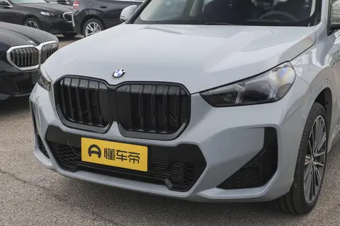 宝马X1双版本怎么挑？3.3万差价花得值不值，一篇说透