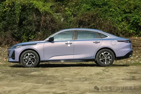 湖南小县城，收入五千，第四代逸动与第五代帝豪谁更合适？